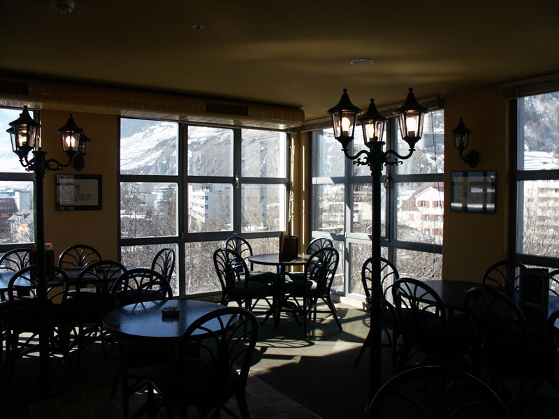 интерьер панорамного рестоорана в центре мартиньи
