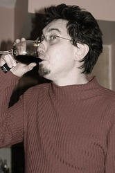 коля пьет вино и косит на камеру :)