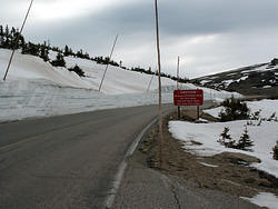 осторожно - вокруг альпийская тунда. ее топтать нельзя. высота 3 тысячи метров. дорога открыта всего 4 месяца в году.