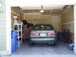 мой гараж :)

за белой дверью в правом углу живет сервер.
